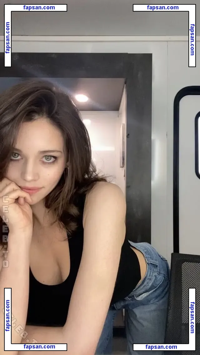 India Eisley голая фото #0176 с Онлифанс