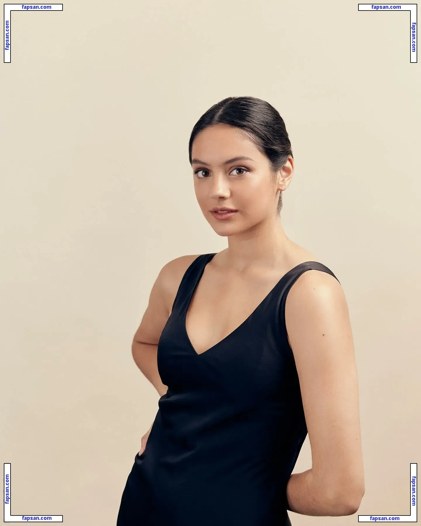 Indy Lewis голая фото #0001 с Онлифанс