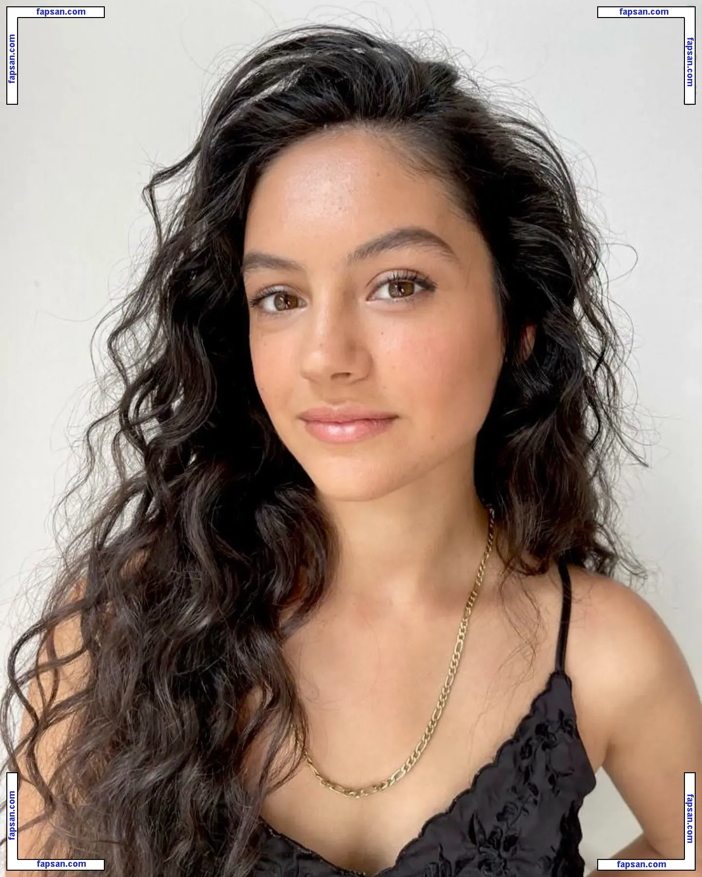 Indy Lewis голая фото #0007 с Онлифанс