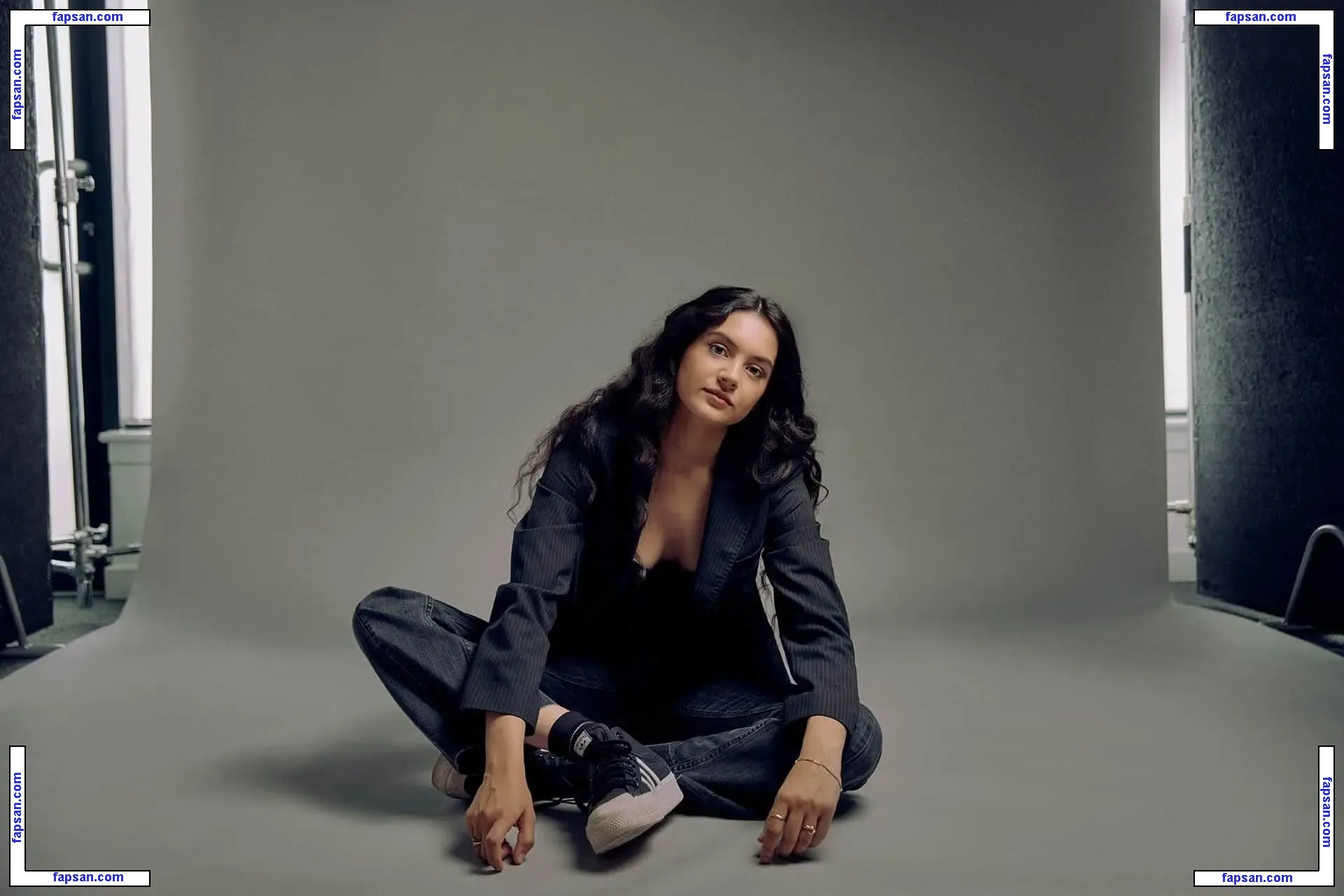 Indy Lewis голая фото #0008 с Онлифанс