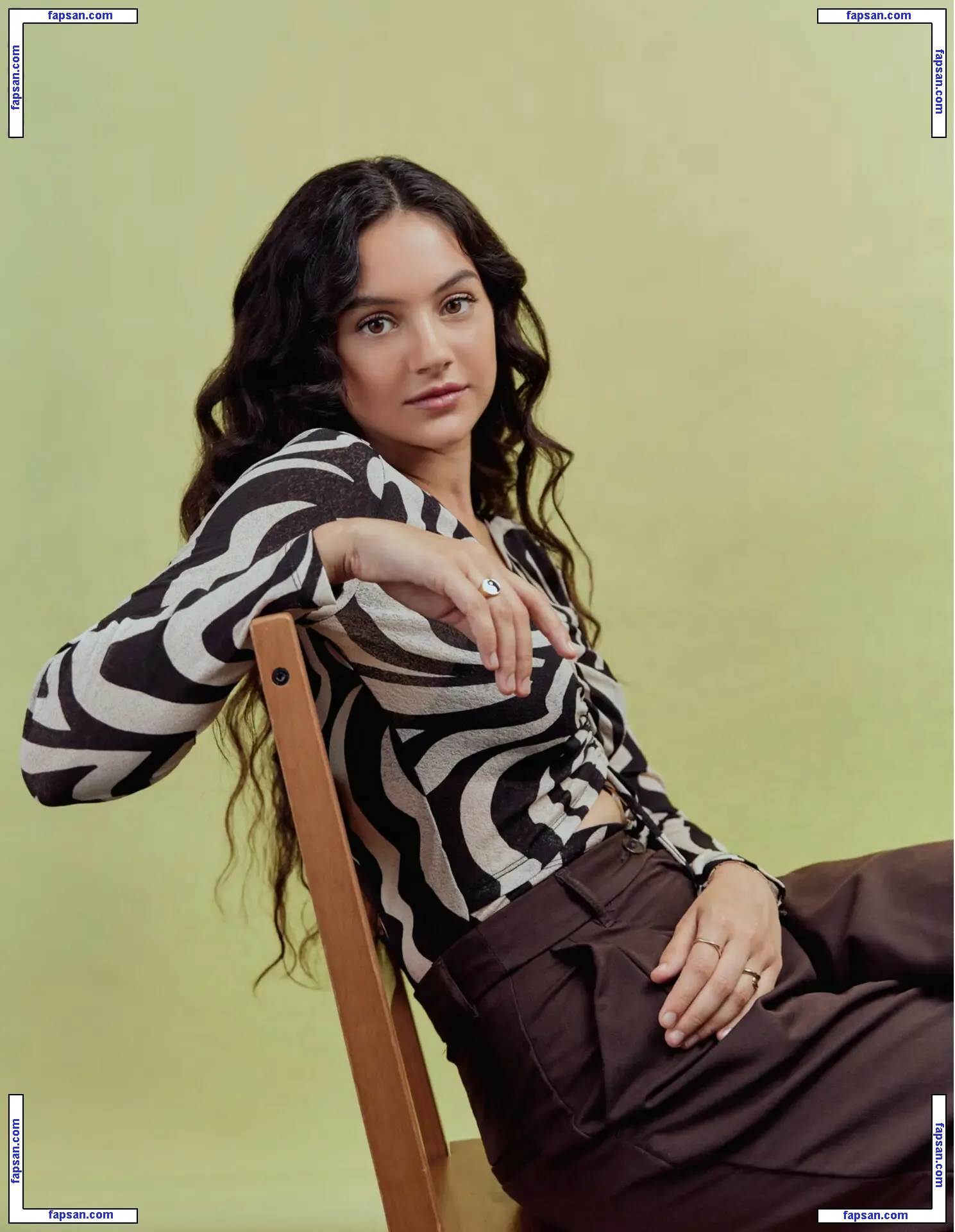 Indy Lewis голая фото #0016 с Онлифанс