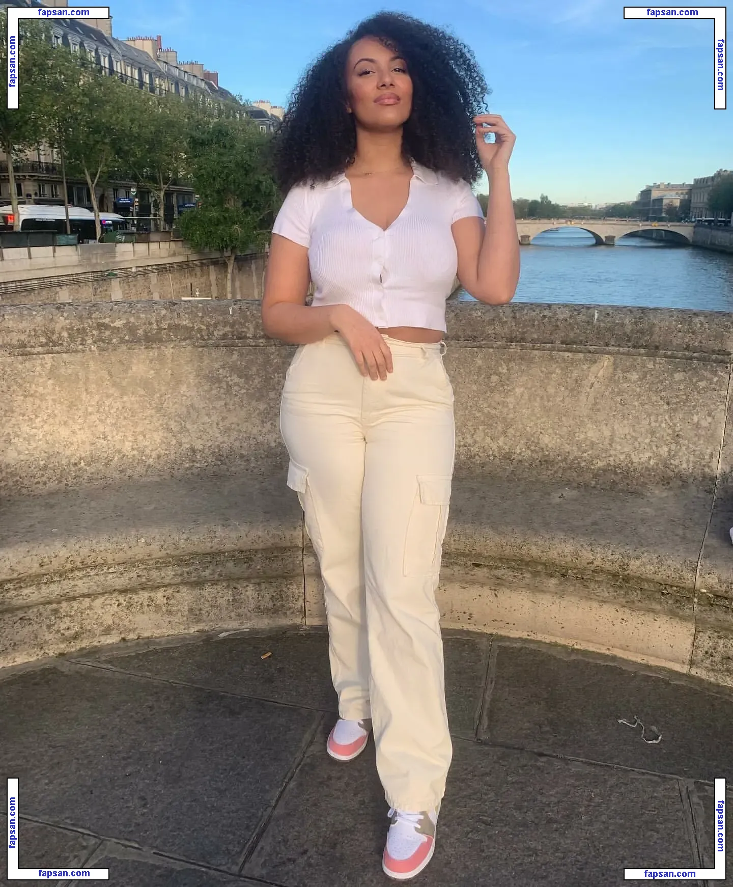 Ines Curly nude photo #0002 from OnlyFans