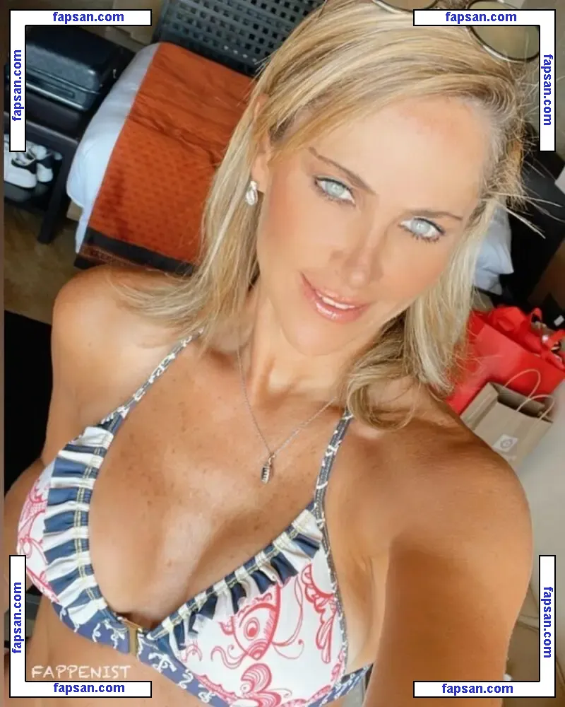 Inessainz nude photo #0004 from OnlyFans