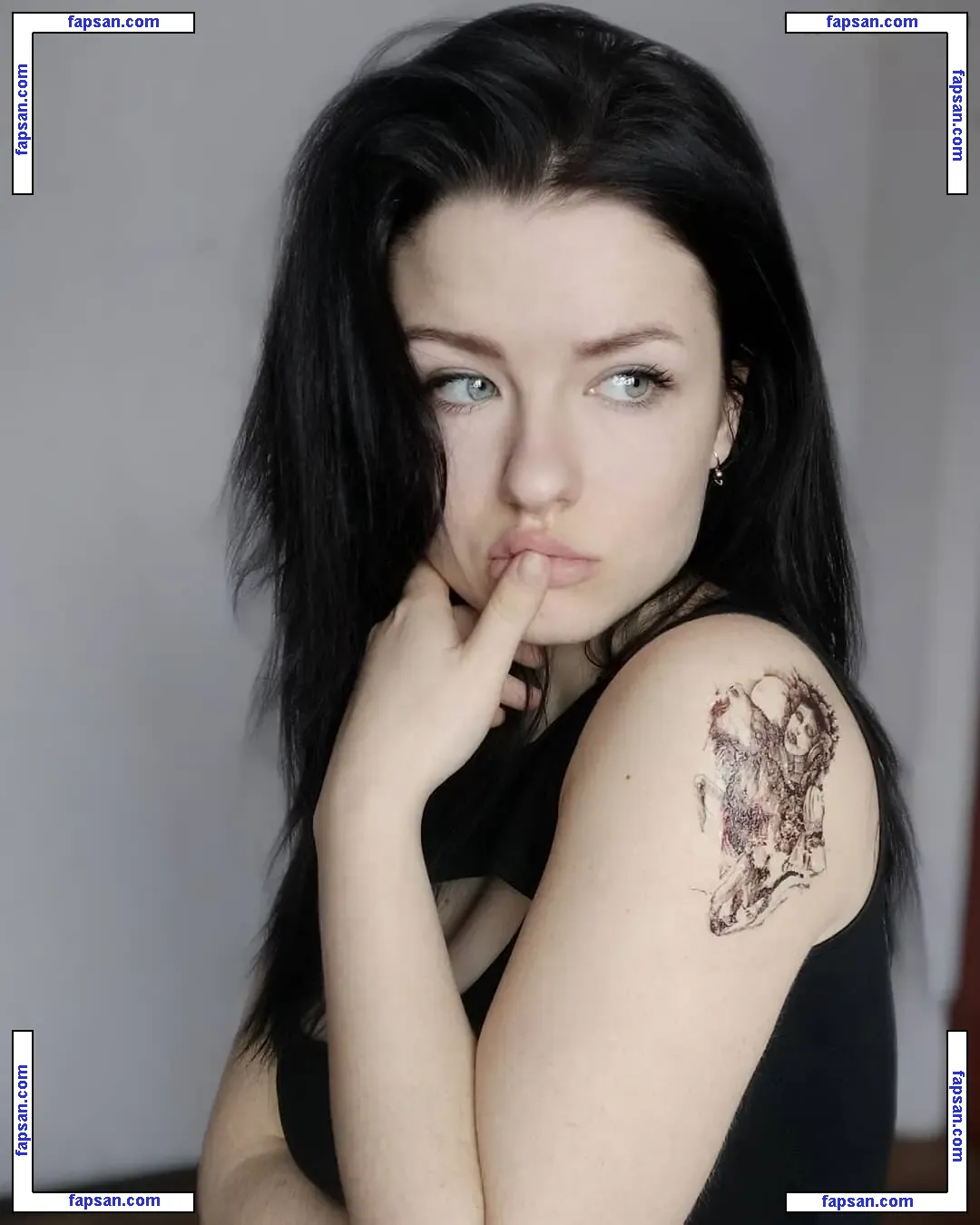 Innervus голая фото #2036 с Онлифанс