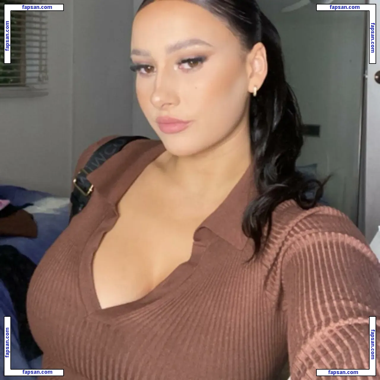 Innika Hodgson nude photo #0014 from OnlyFans