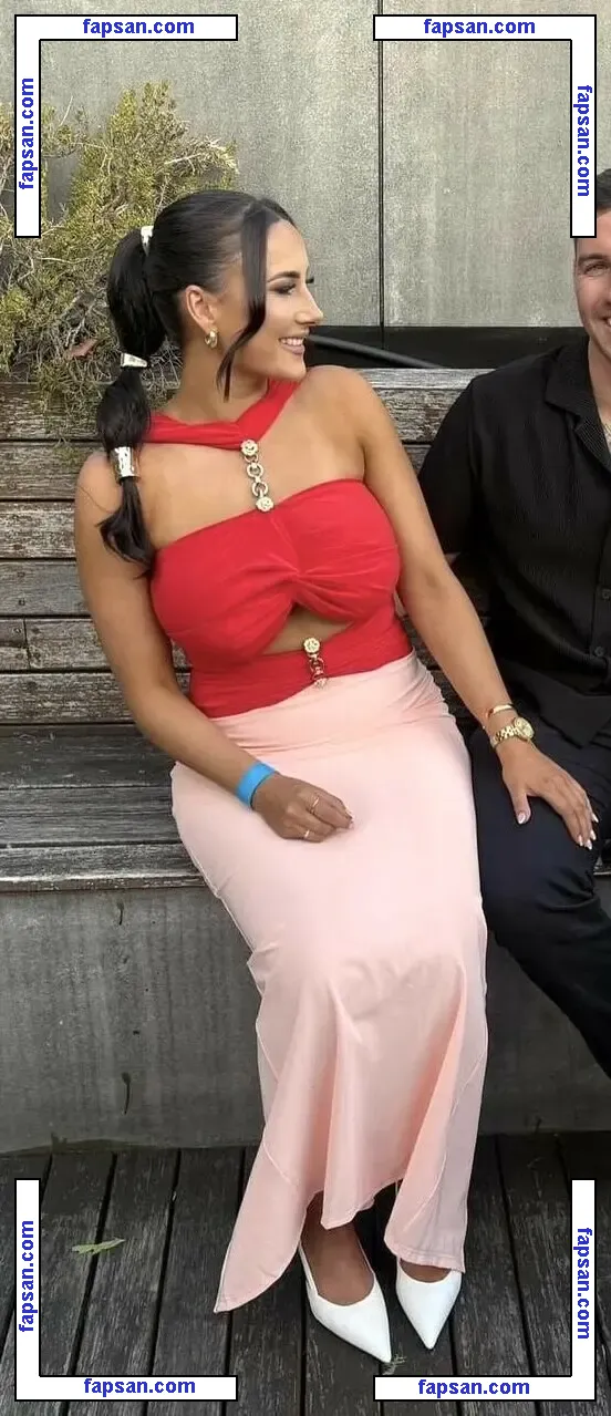 Innika Hodgson nude photo #0019 from OnlyFans