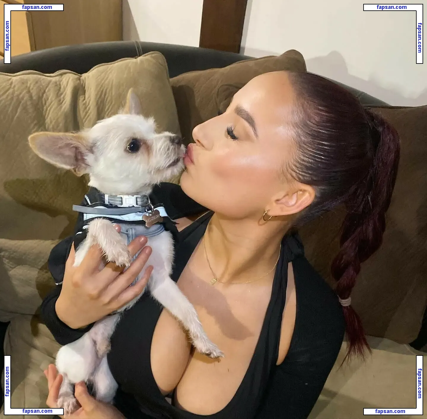 Innika Hodgson nude photo #0020 from OnlyFans