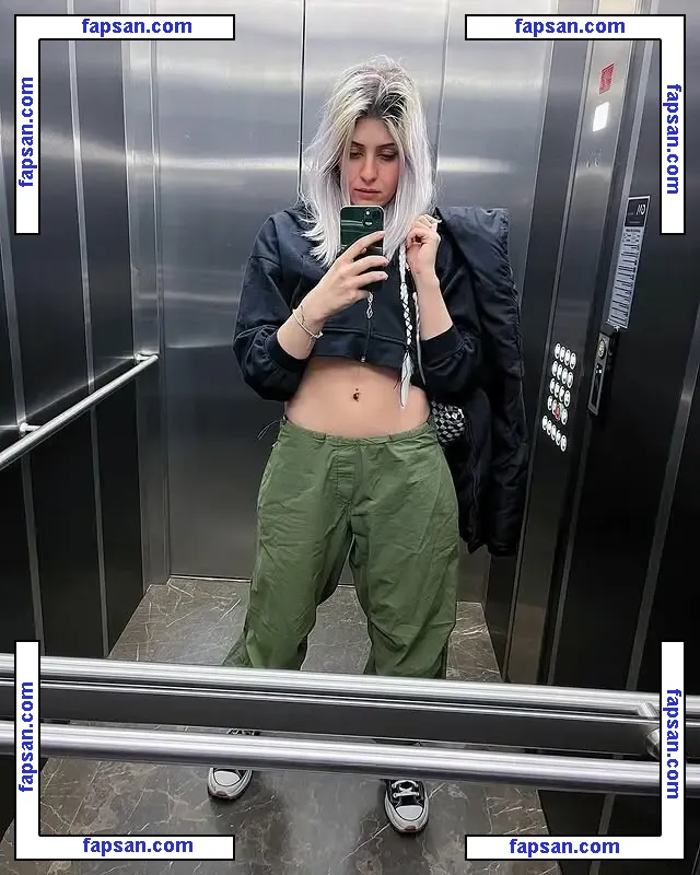 İrem Sakmar nude photo #0002 from OnlyFans