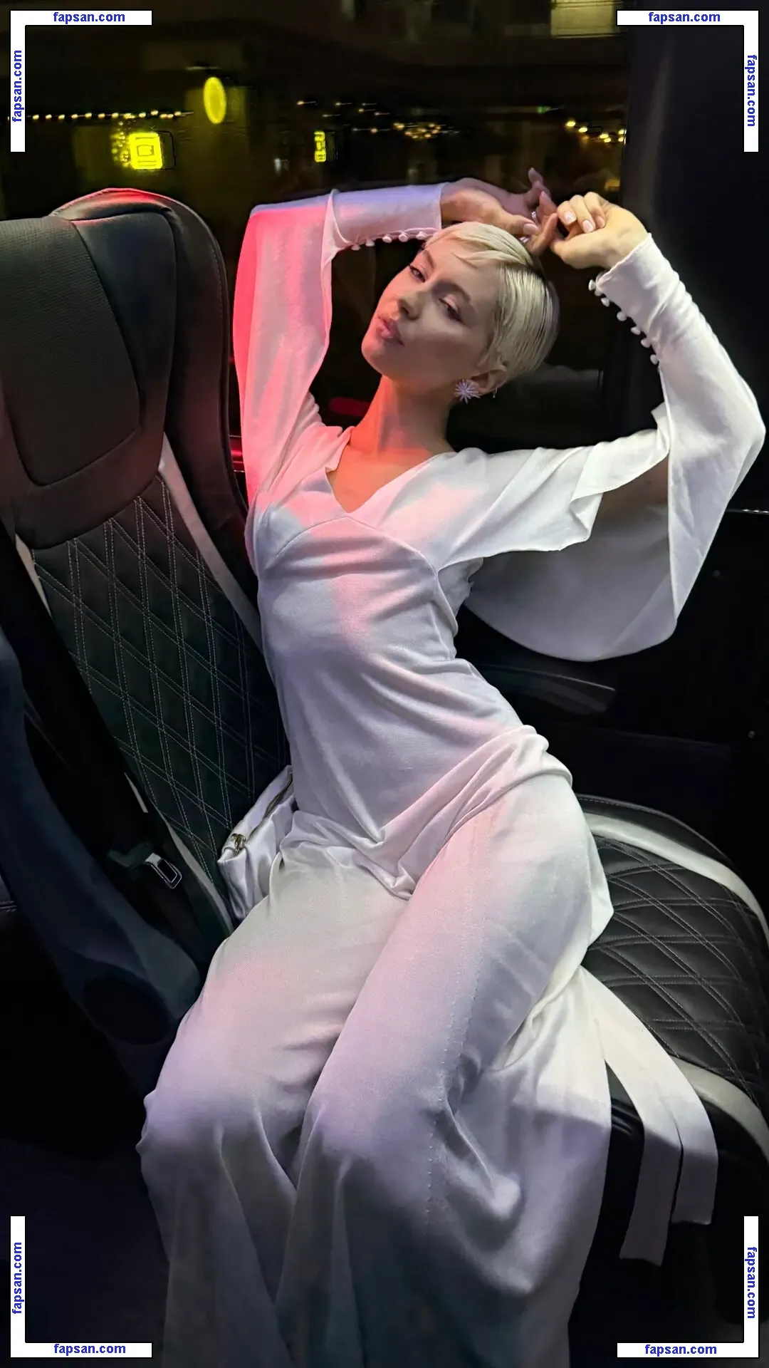 Iris Law голая фото #0541 с Онлифанс