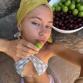 Iris Law голая #0526
