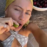Iris Law голая #0531