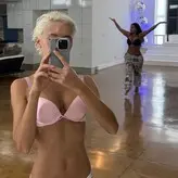 Iris Law голая #0536