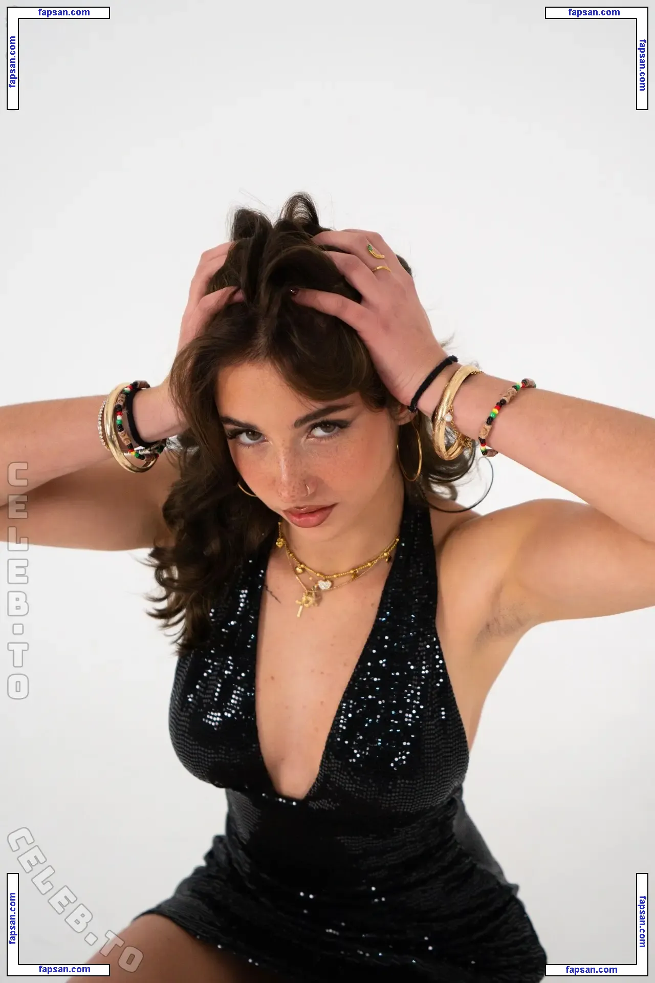 Iris Vallarani голая фото #0005 с Онлифанс