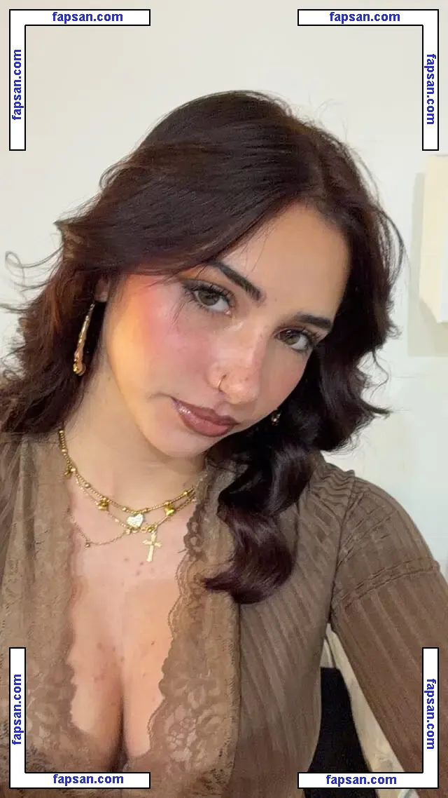 Iris Vallaranii nude photo #0009 from OnlyFans