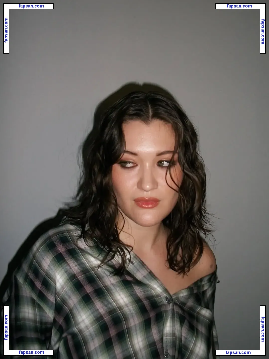 Isa Briones голая фото #0022 с Онлифанс