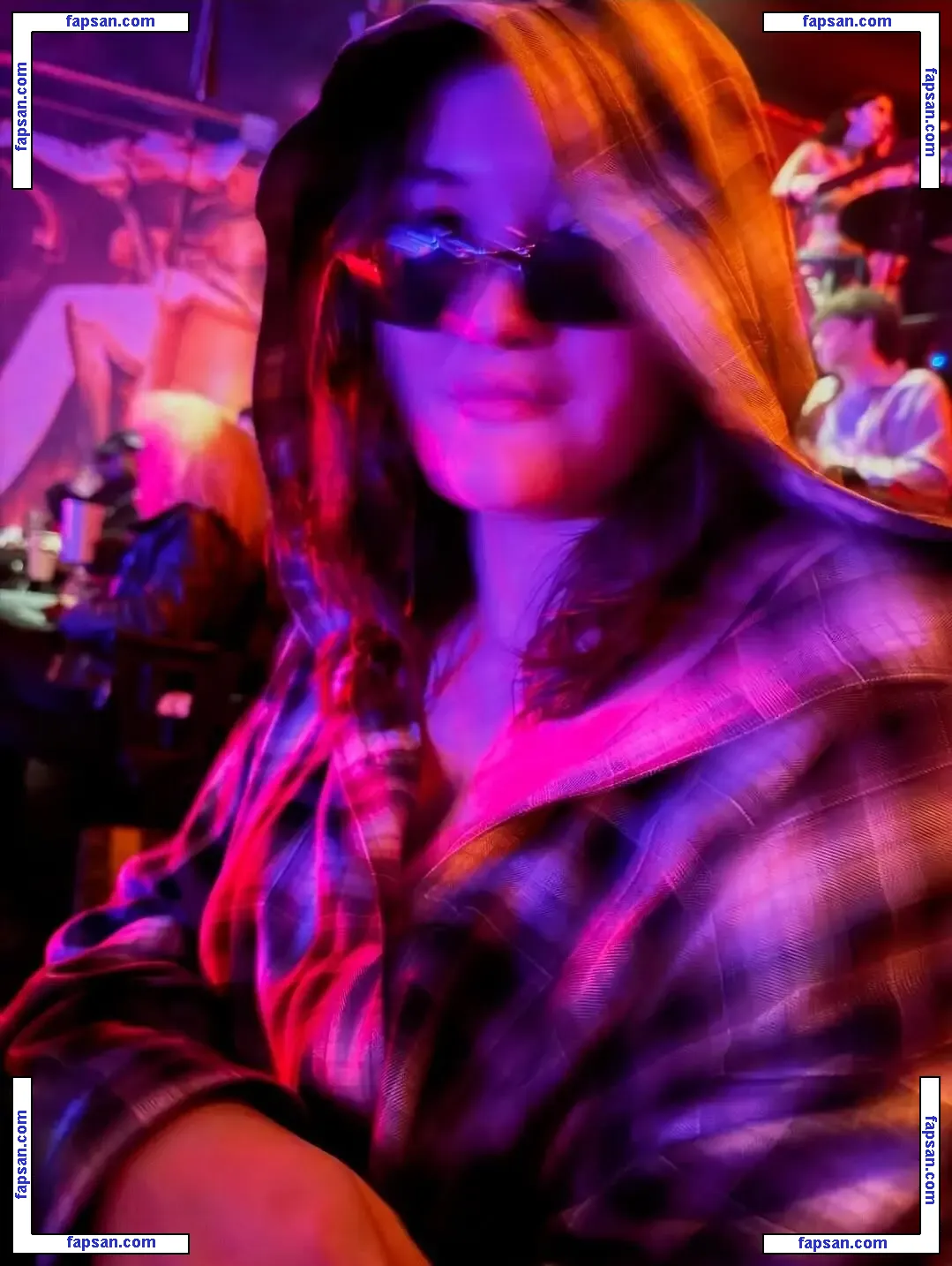 Isa Briones голая фото #0024 с Онлифанс