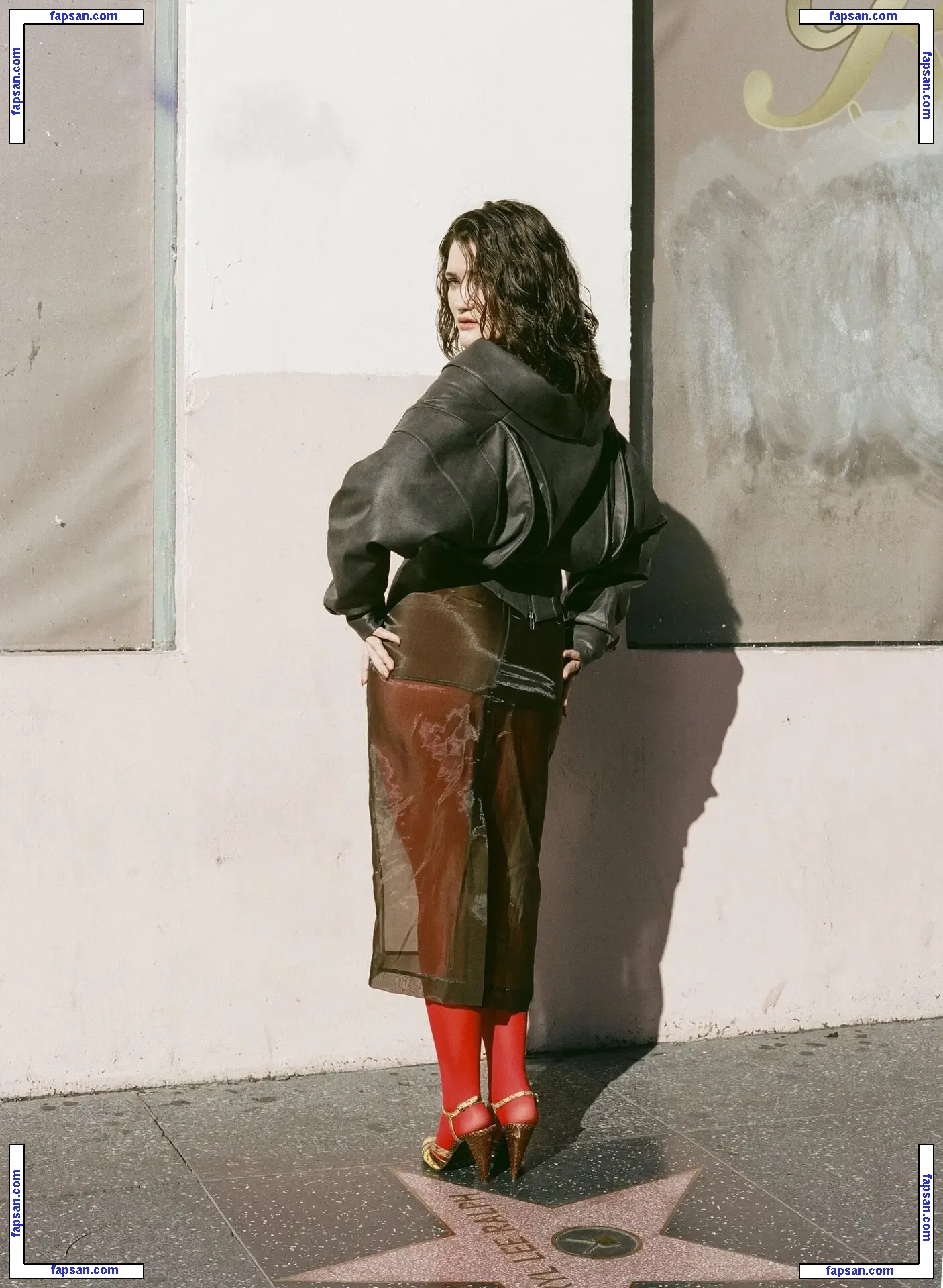 Isa Briones голая фото #0042 с Онлифанс