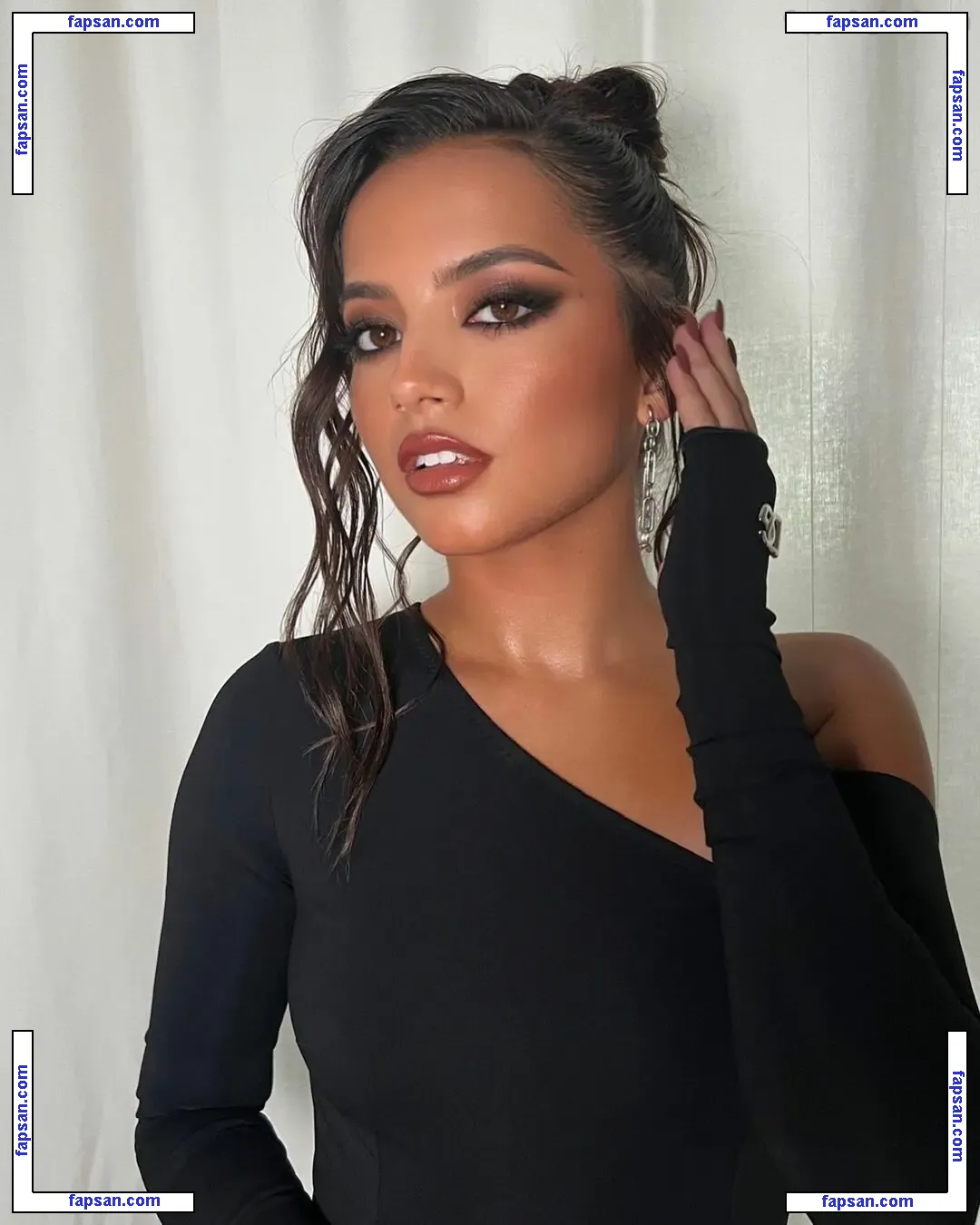 Isabela Merced nude photo #0163 from OnlyFans