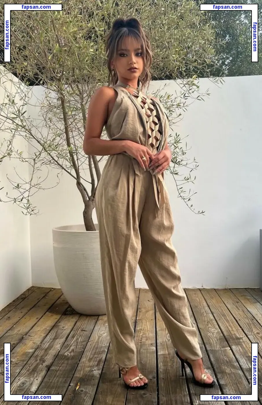 Isabela Merced nude photo #0206 from OnlyFans
