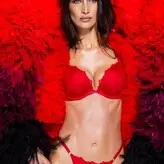 Isabella Hadid голая #0001