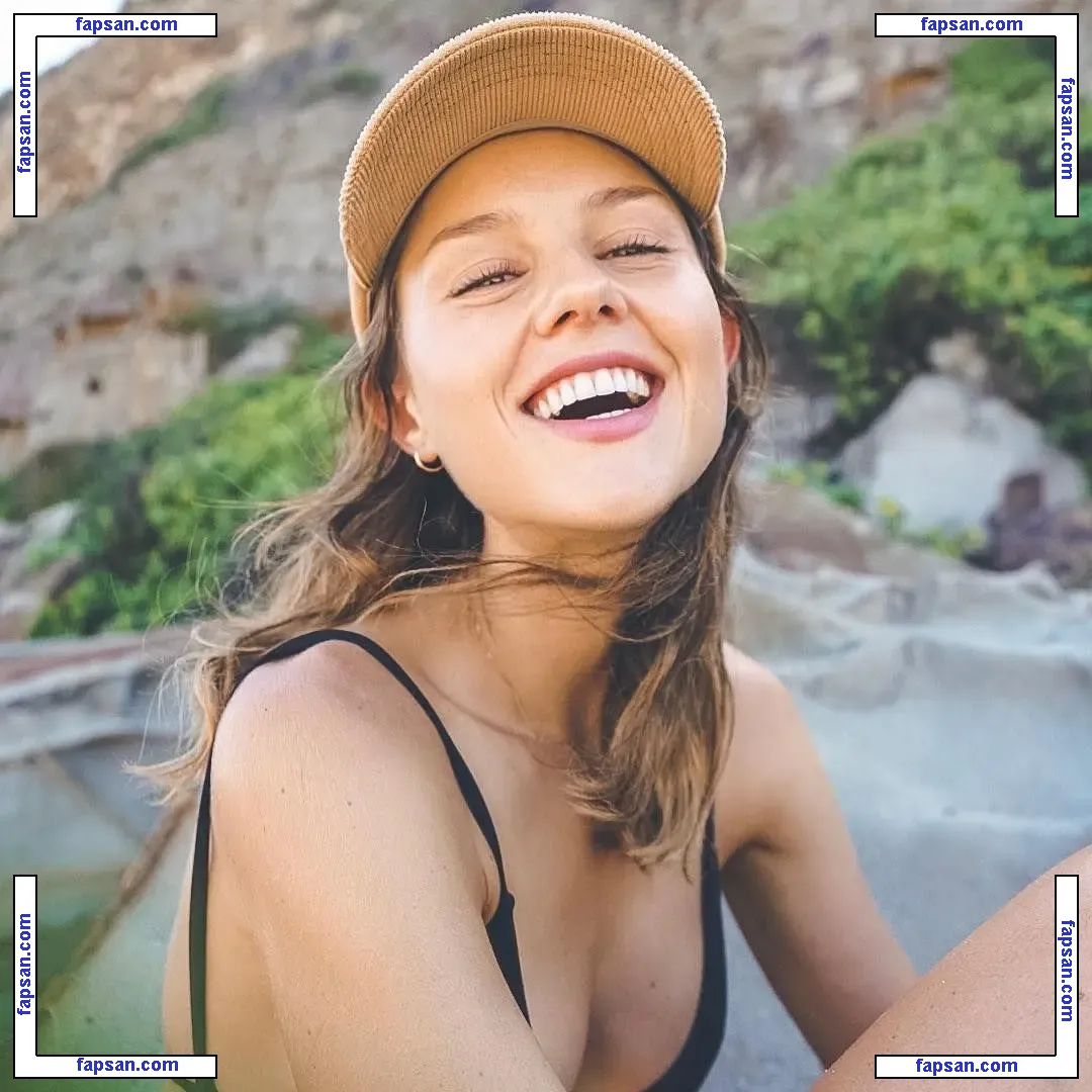 Isabelle Cornish голая фото #0018 с Онлифанс