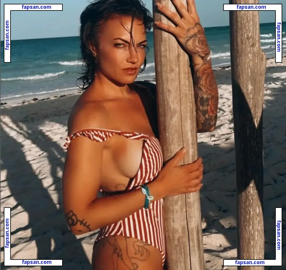 Isabelle Desjardin голая фото #0004 с Онлифанс