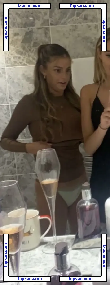 Isabelle nude photo #0109 from OnlyFans