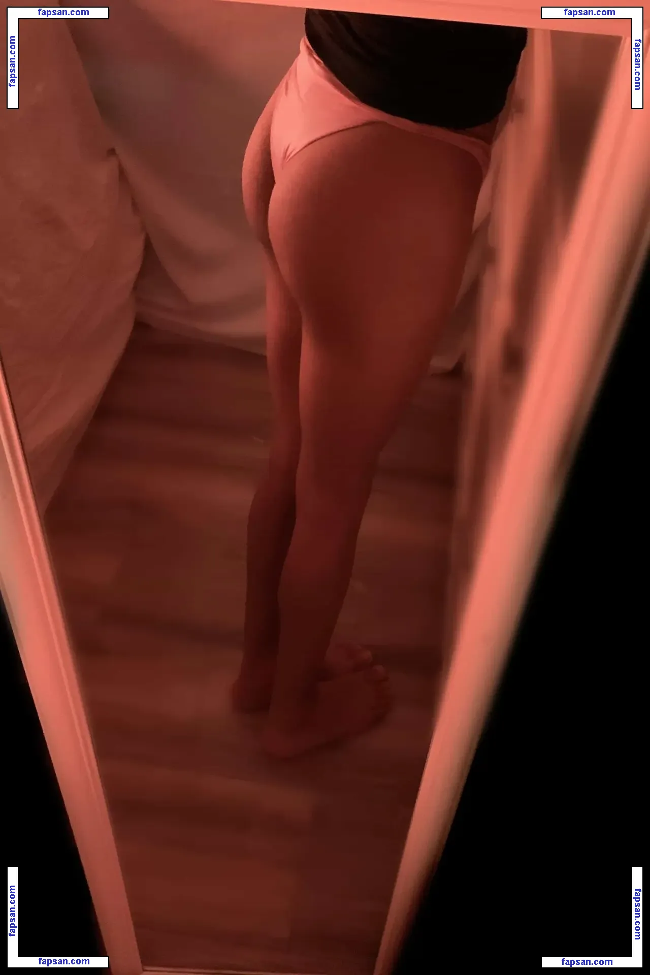 Isabelle nude photo #0123 from OnlyFans
