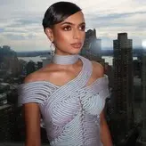 Ishana Night Shyamalan голая #0001