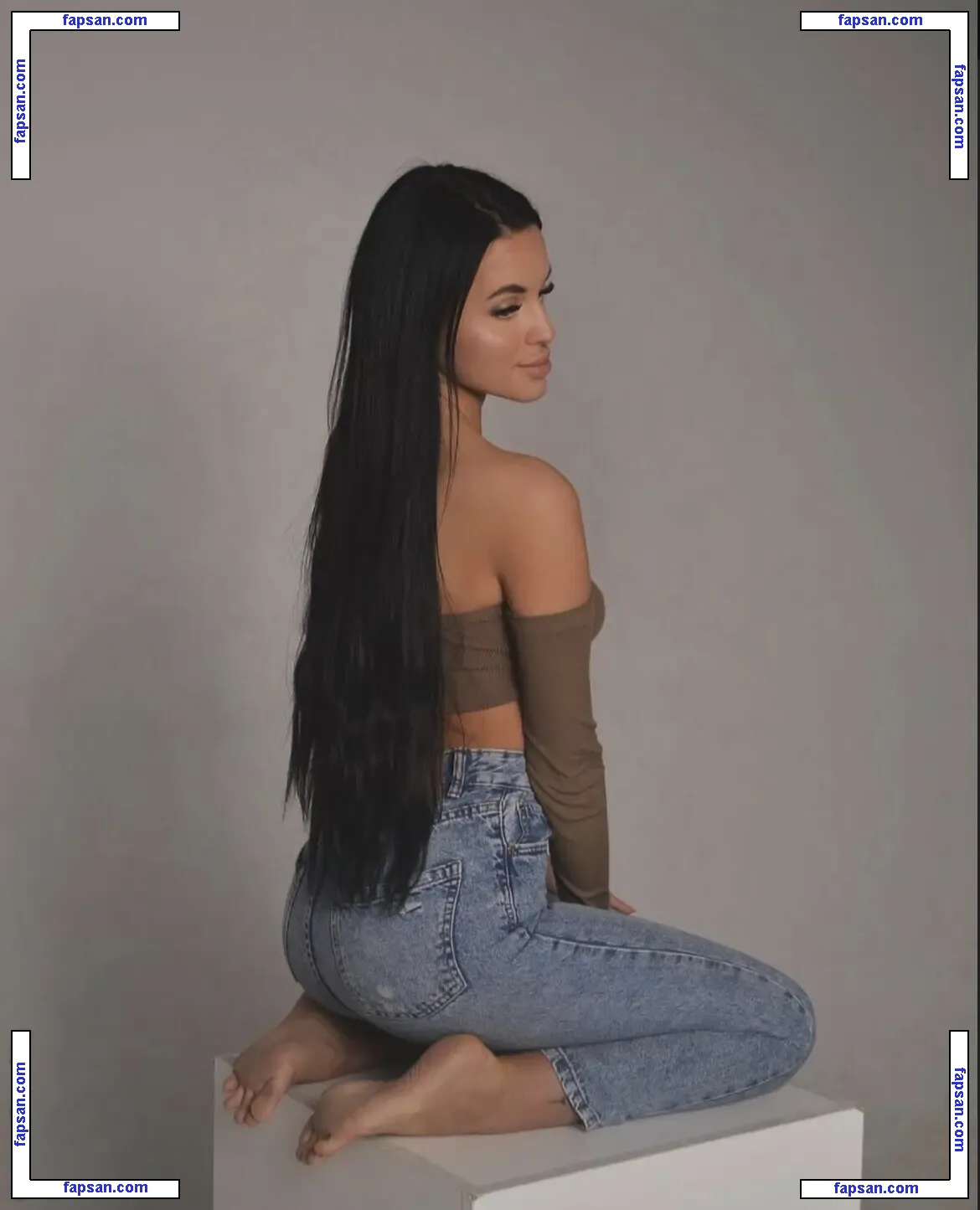 Isi4czekkk nude photo #0010 from OnlyFans