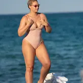 Iskra Lawrence голая #0864