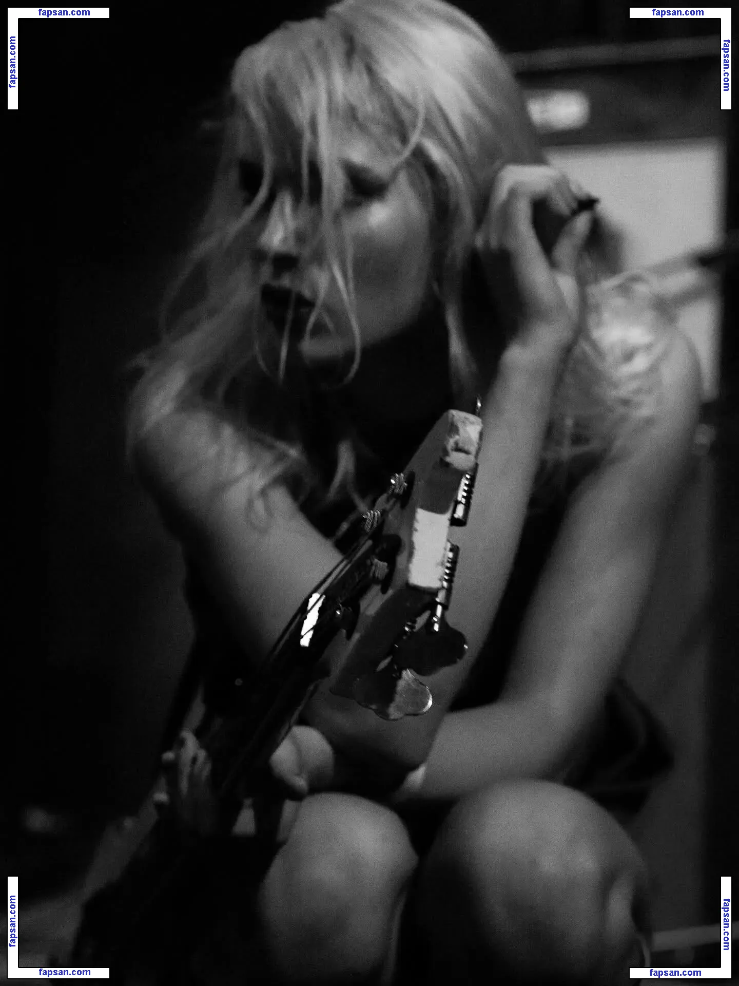 Issey Carts голая фото #0004 с Онлифанс