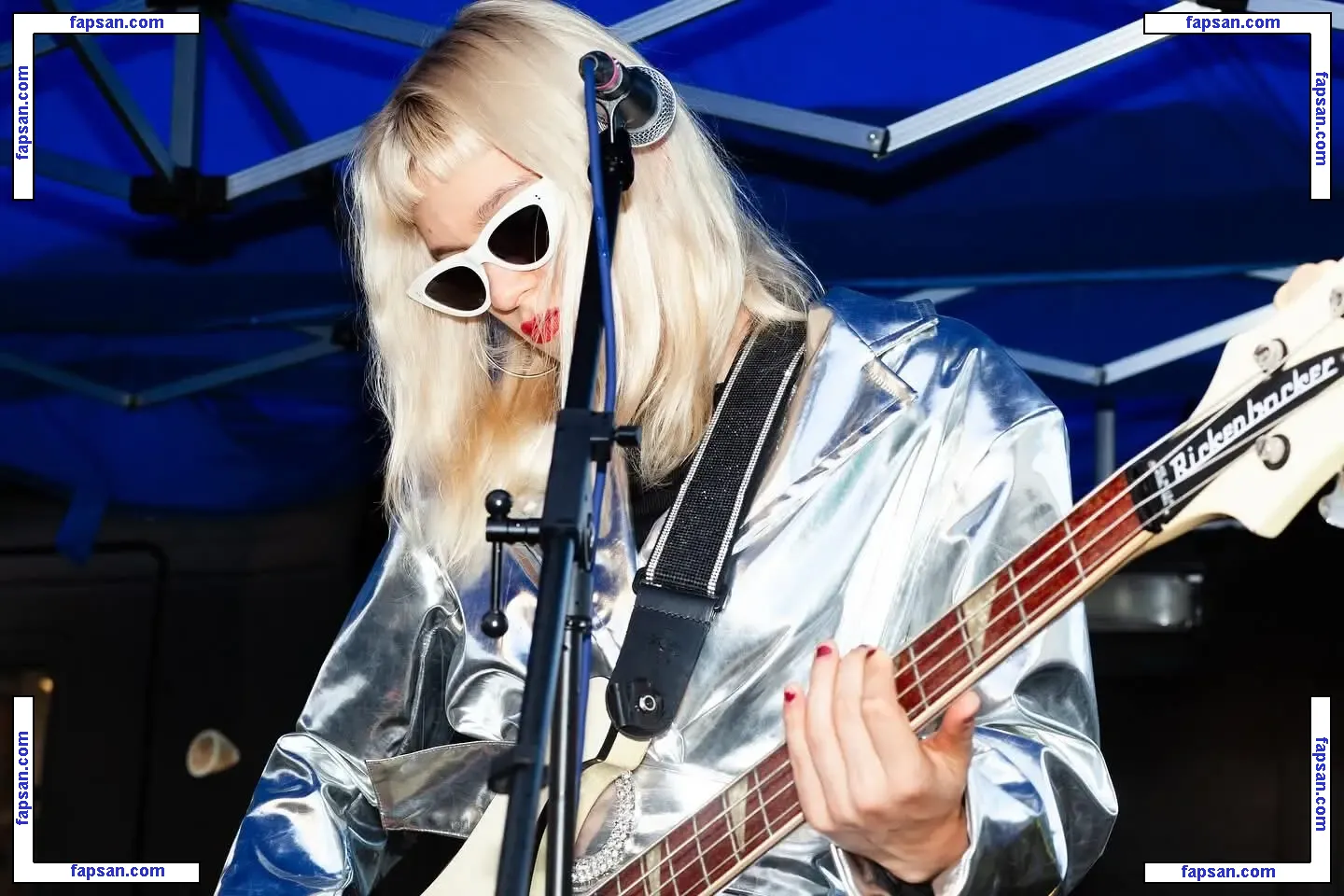 Issey Carts голая фото #0005 с Онлифанс