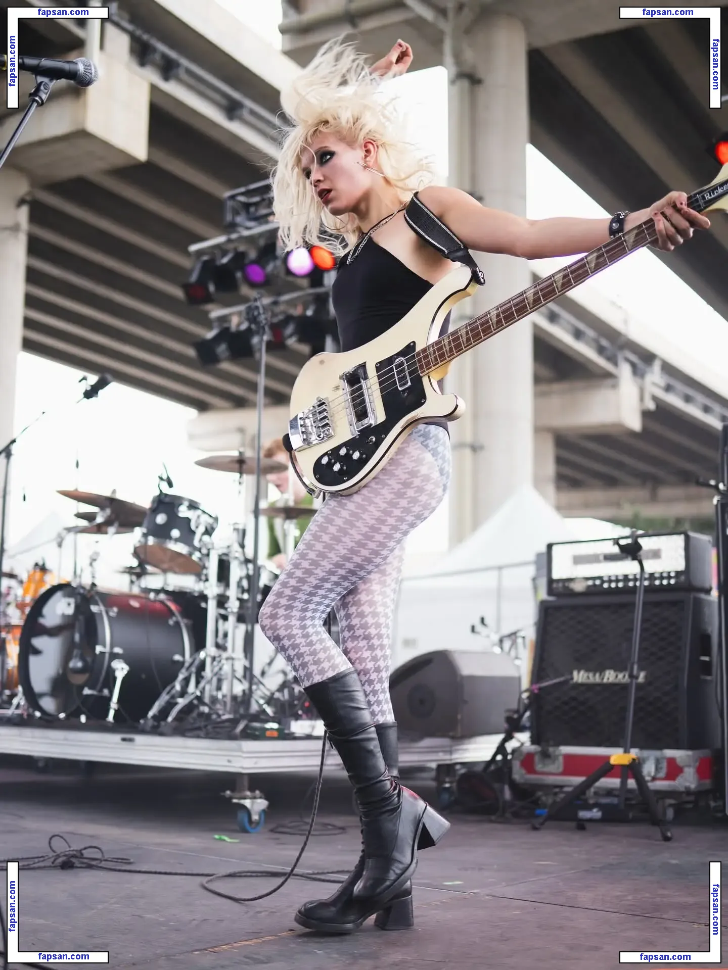 Issey Carts голая фото #0007 с Онлифанс