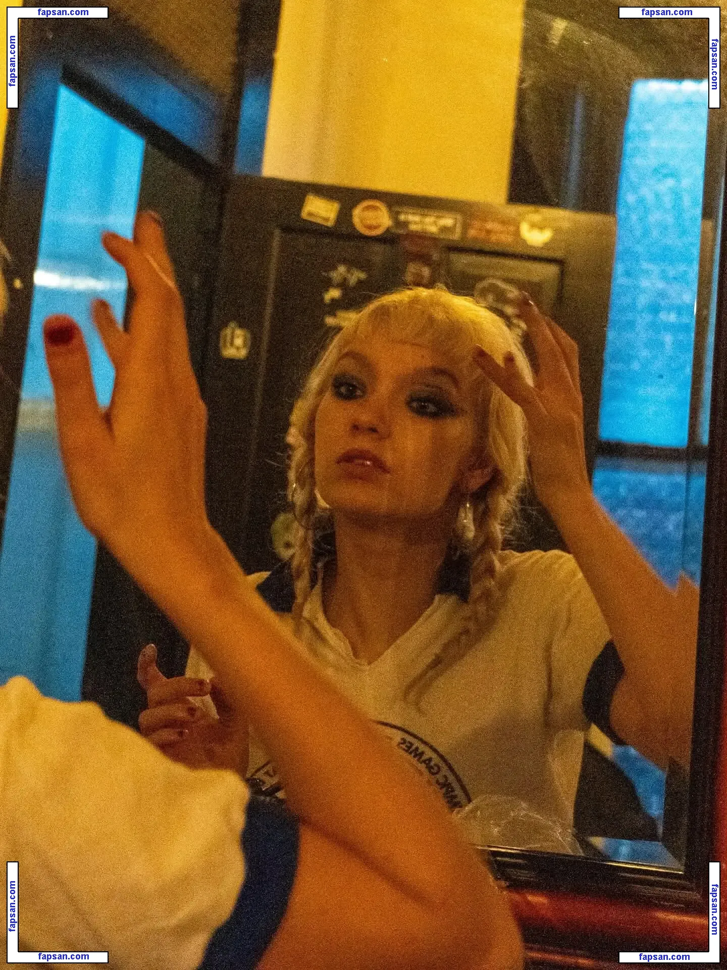 Issey Carts голая фото #0012 с Онлифанс