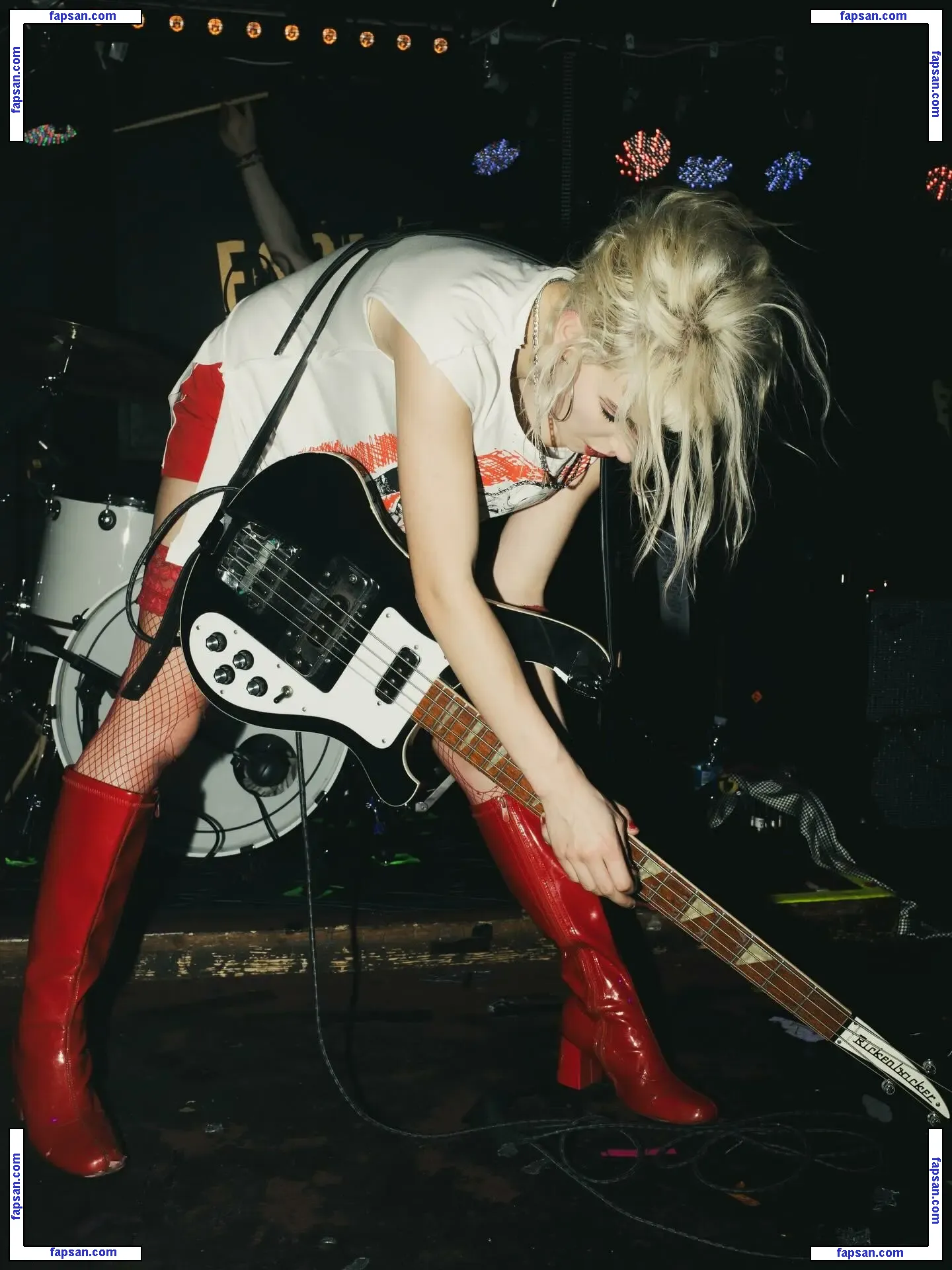 Issey Carts голая фото #0040 с Онлифанс