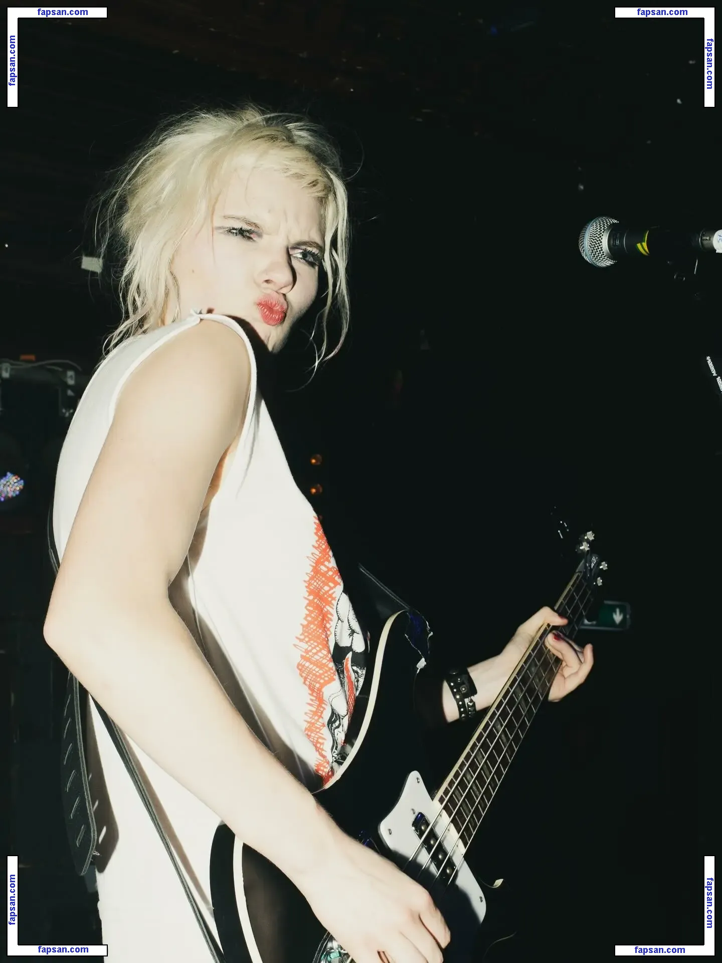 Issey Carts голая фото #0041 с Онлифанс