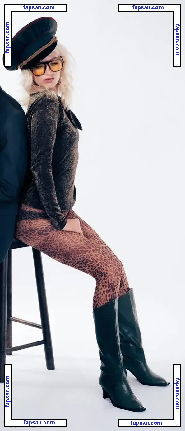 Issey Carts голая фото #0045 с Онлифанс