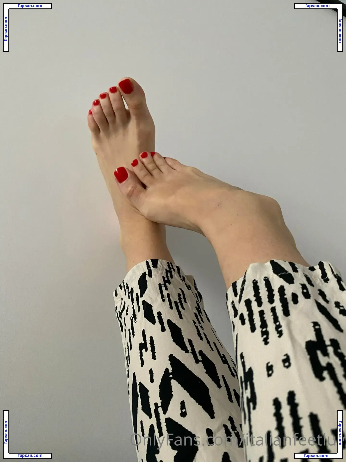 italianfeetluv nude photo #0010 from OnlyFans