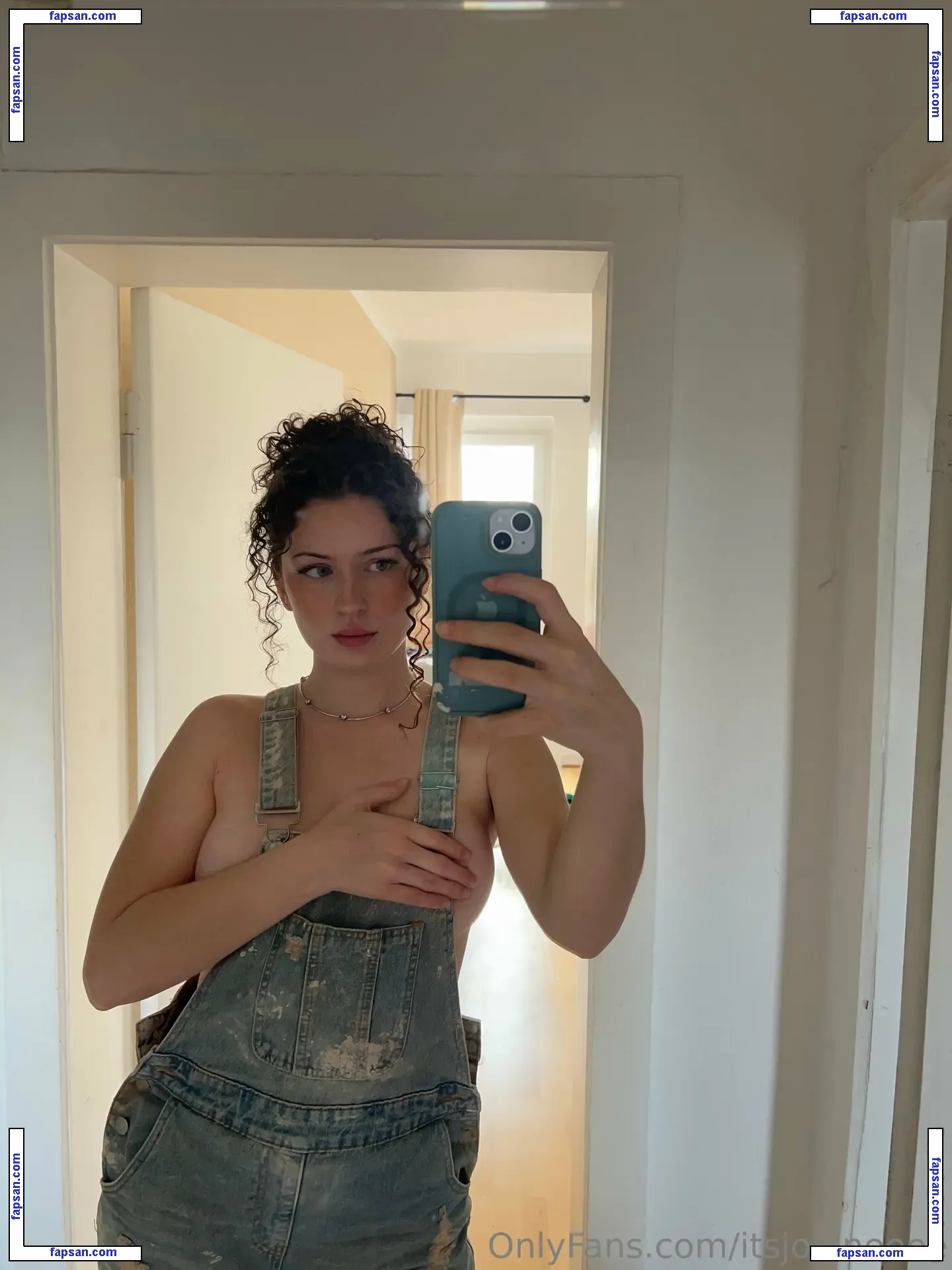 itsjoleneeee nude photo #0005 from OnlyFans