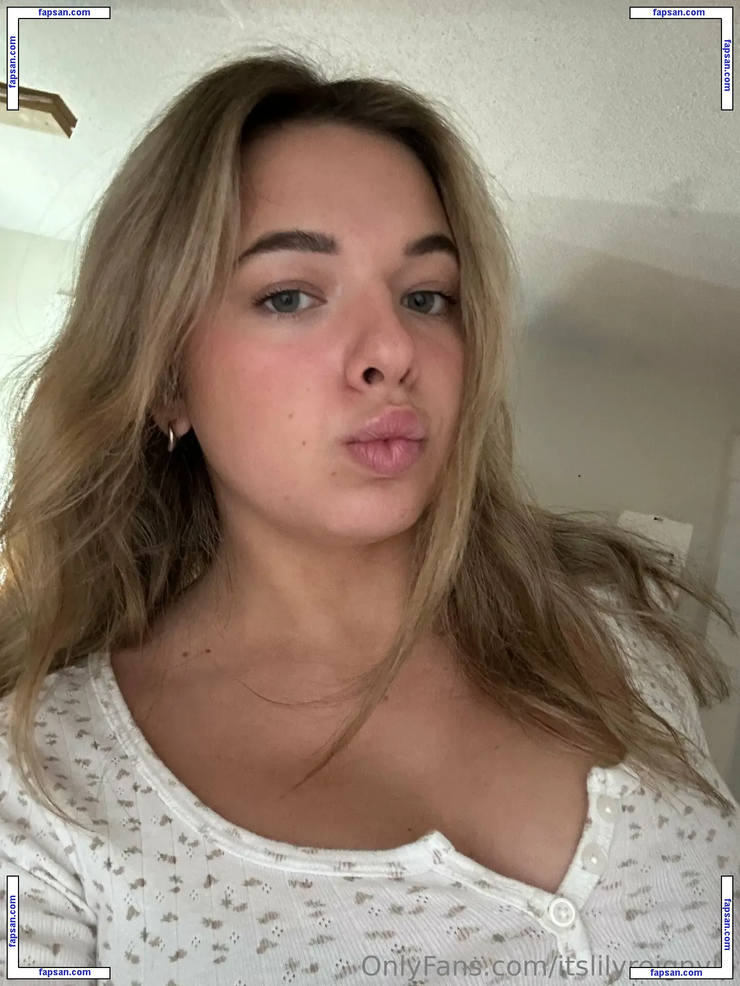 itslilyreignvip nude photo #0001 from OnlyFans