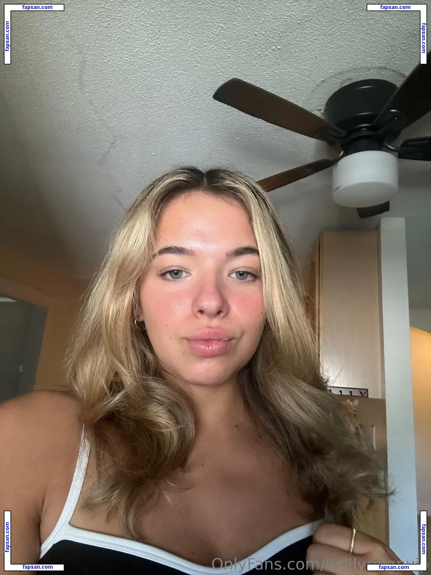 itslilyreignvip nude photo #0002 from OnlyFans