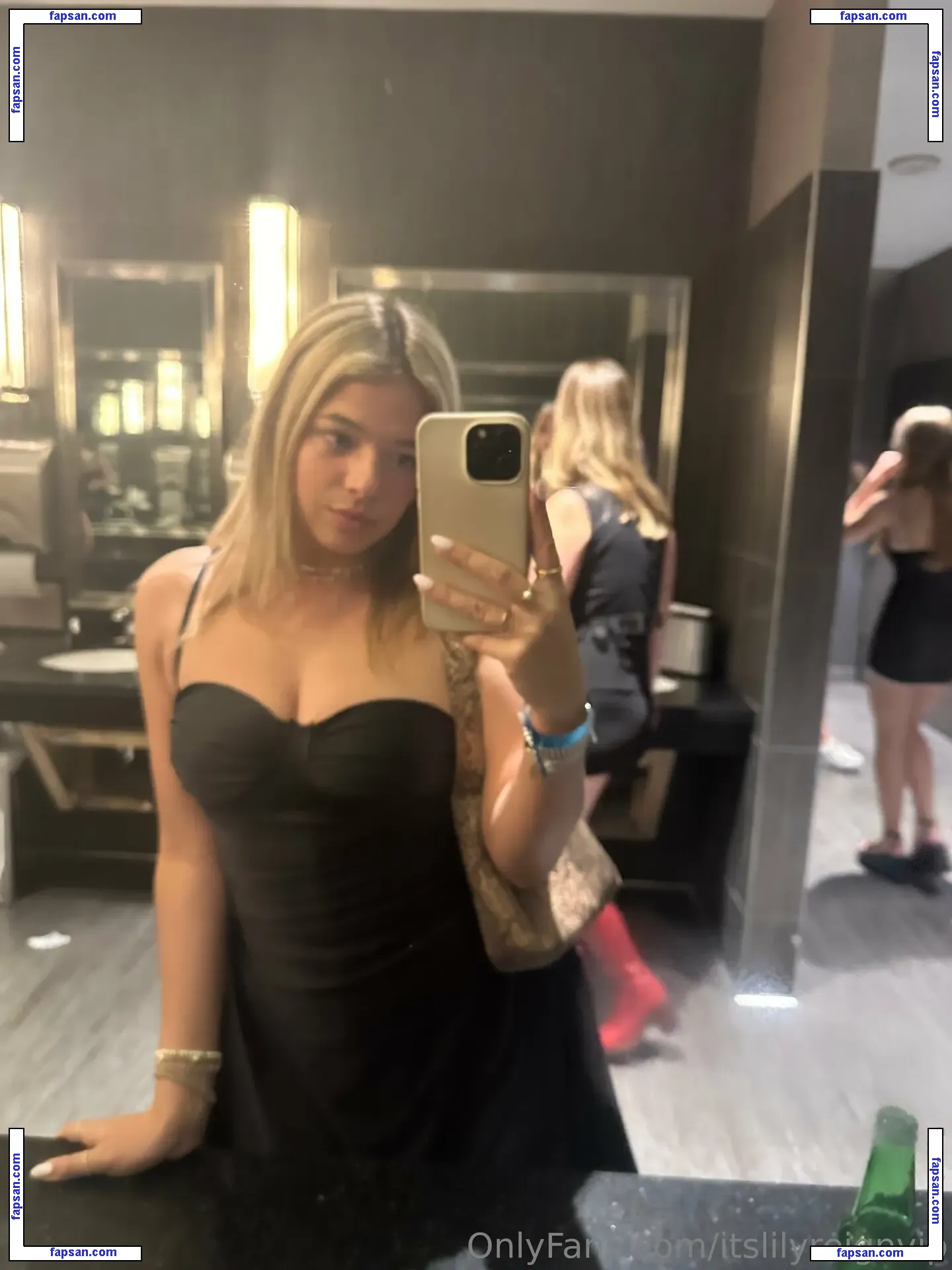 itslilyreignvip nude photo #0003 from OnlyFans