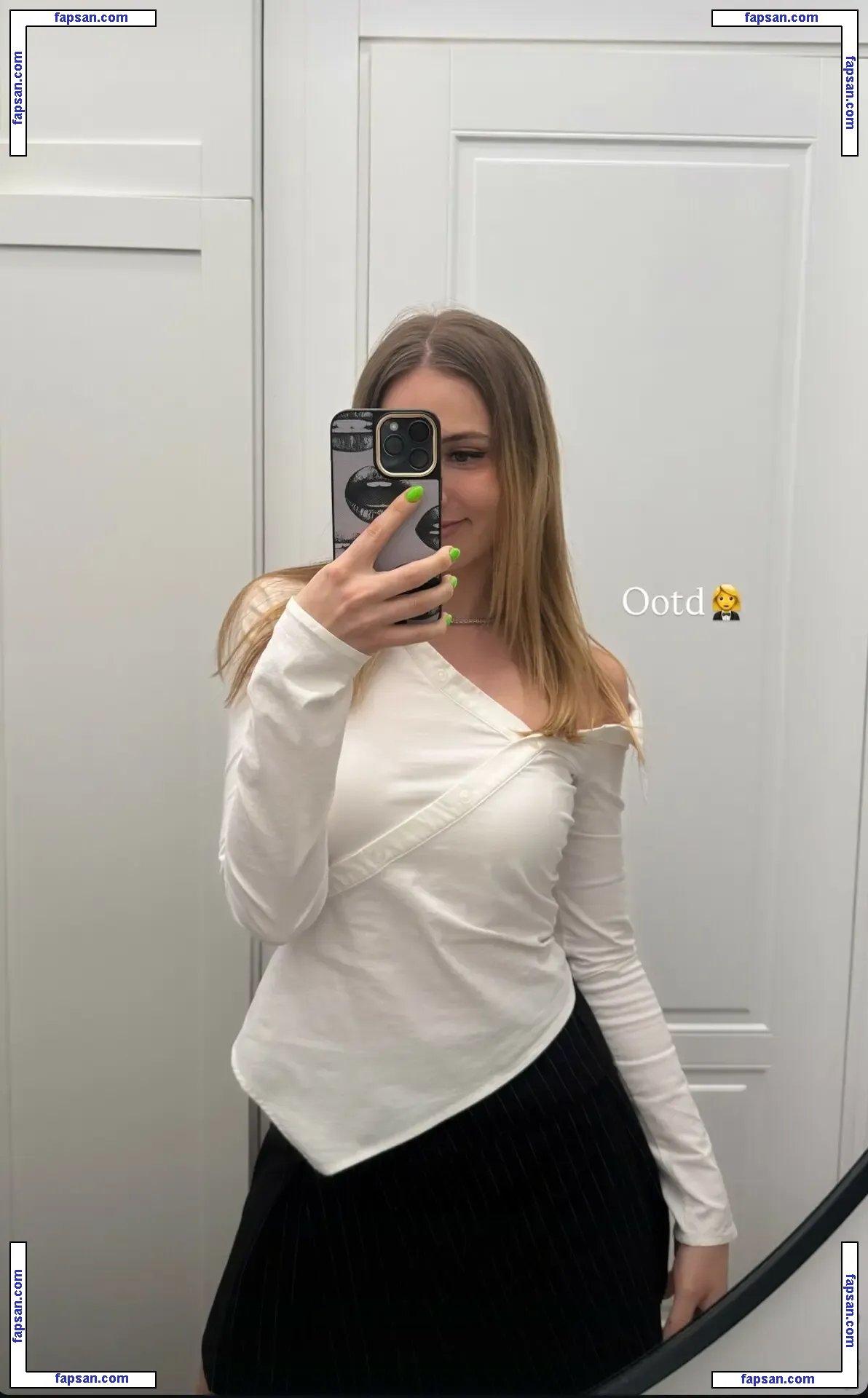 itsSky nude photo #0050 from OnlyFans