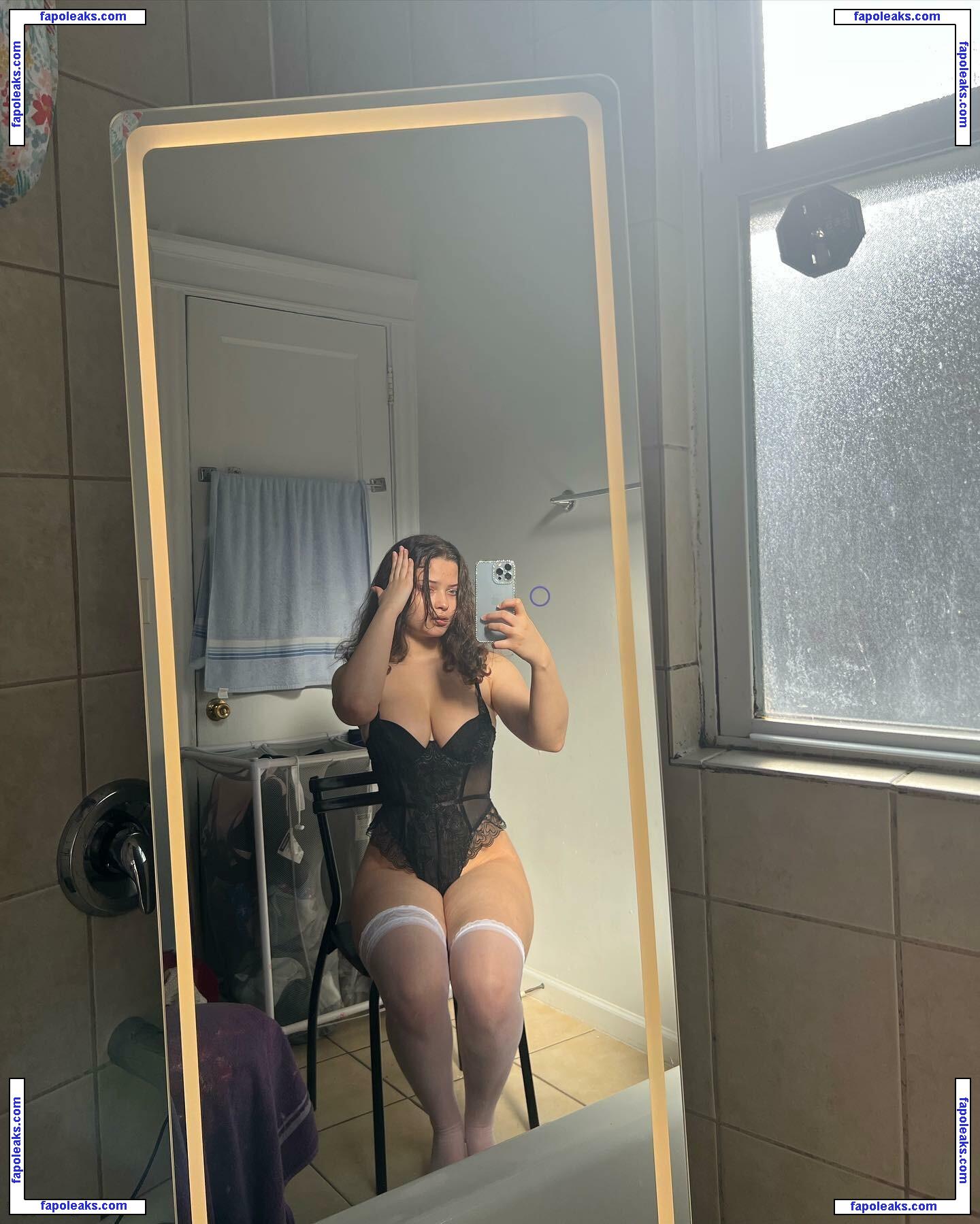 Itzwhitechina nude photo #0003 from OnlyFans