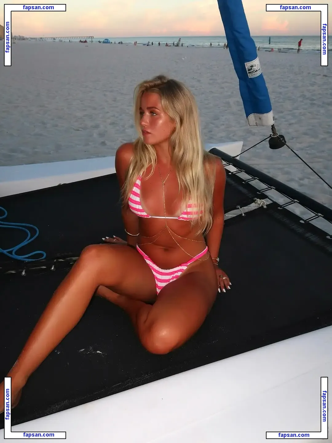 Ivey Sholar nude photo #0004 from OnlyFans