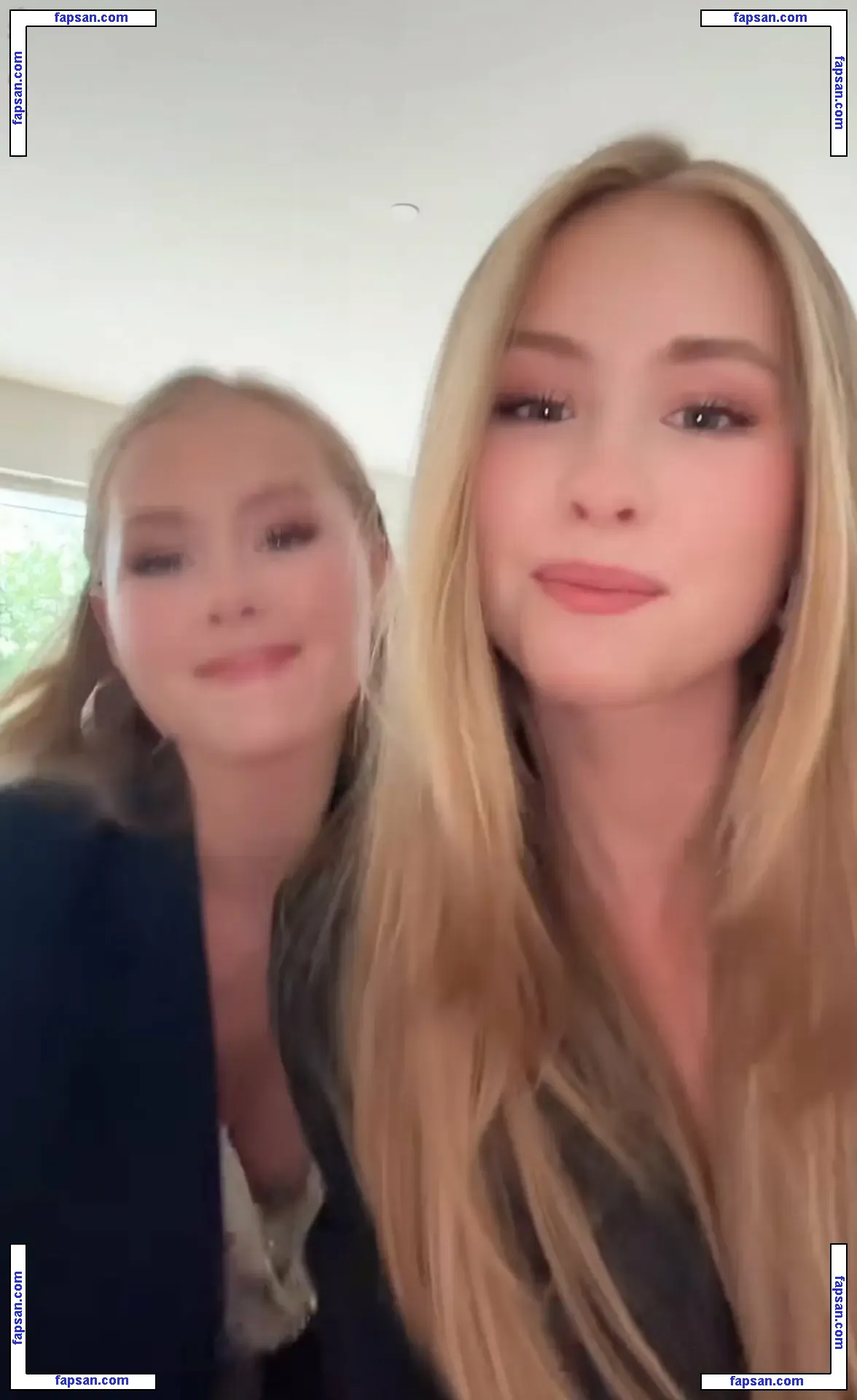 Iza And Elle Cryssanthander голая фото #0002 с Онлифанс