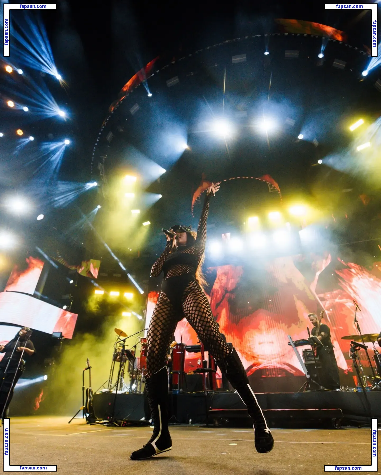 Iza Cantora голая фото #0200 с Онлифанс