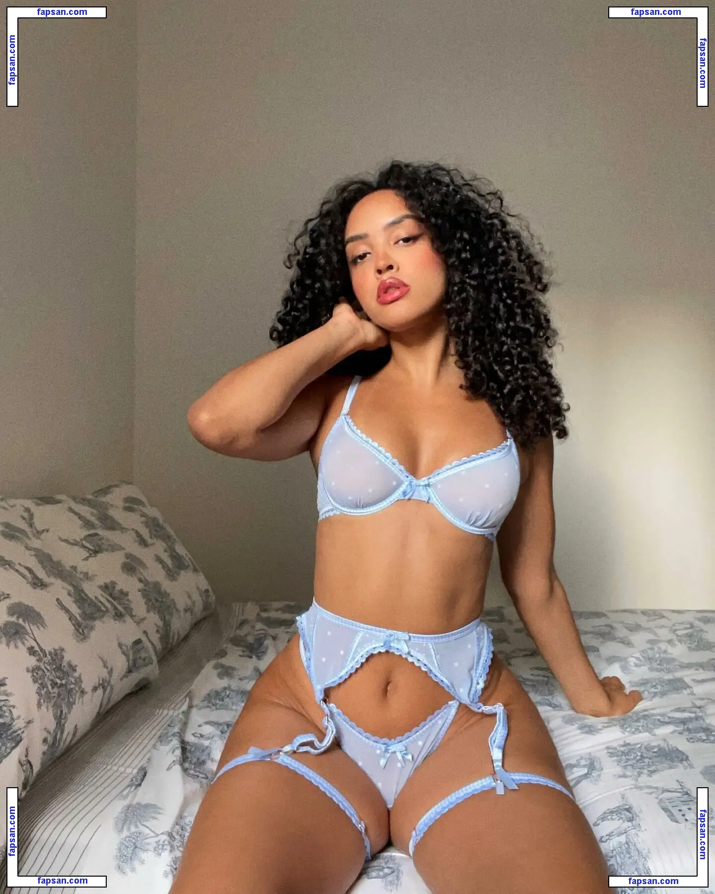 Izabela Guedes nude photo #0072 from OnlyFans