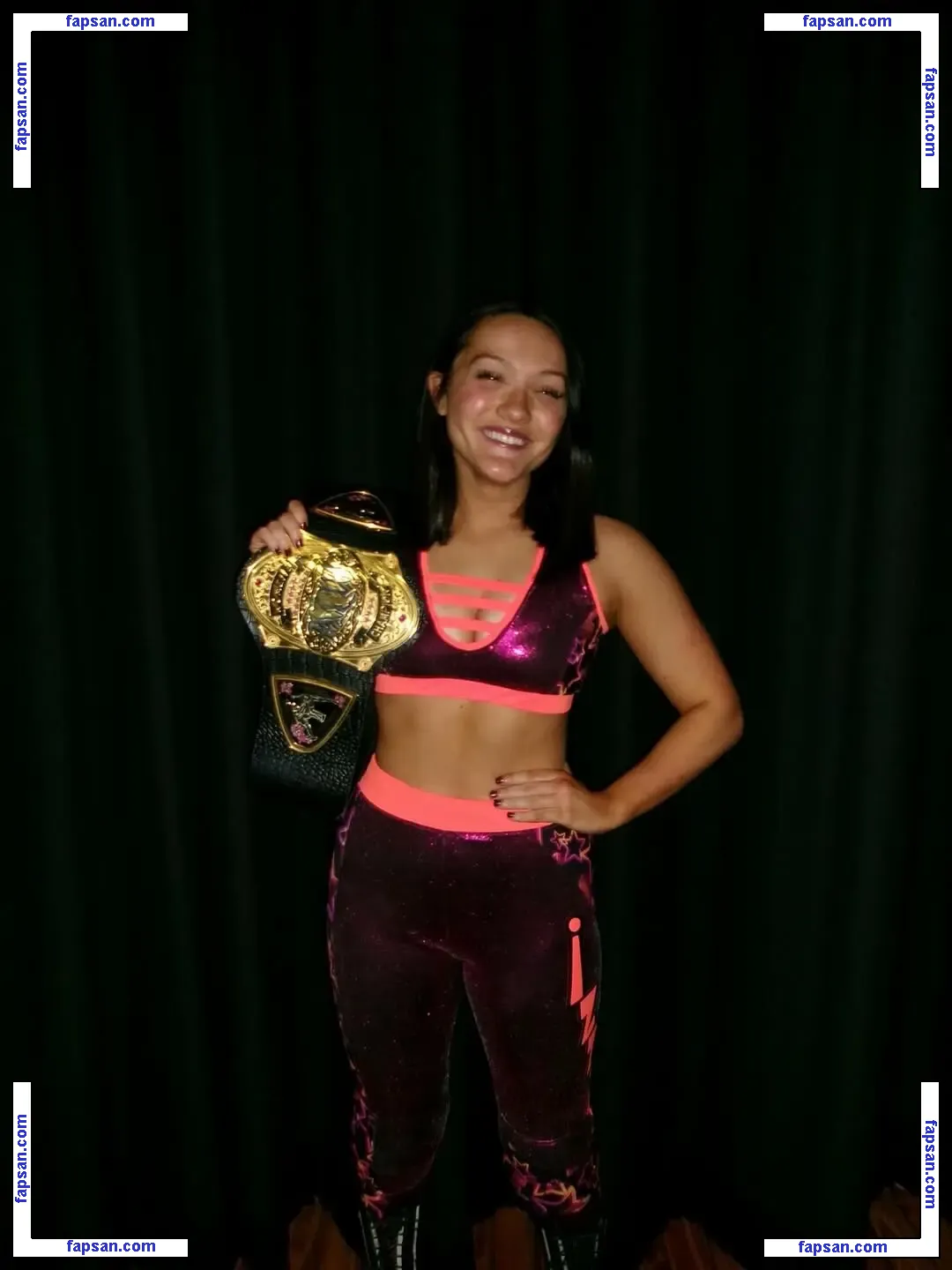 Izzy Moreno / ItsIzzyMania голая фото #0011 с Онлифанс